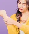 Tangan Kebas Kerat Memang Mengganggu Anda Ketika Hamil.  10 Tip Ini Boleh Membantu.