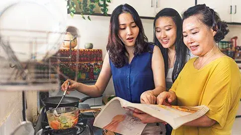 DHA: Pregnant mom cooking new recipe