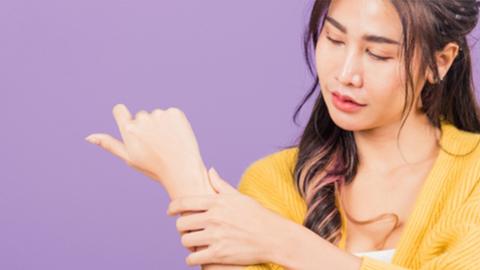 Tangan Kebas Kerat Memang Mengganggu Anda Ketika Hamil.  10 Tip Ini Boleh Membantu.