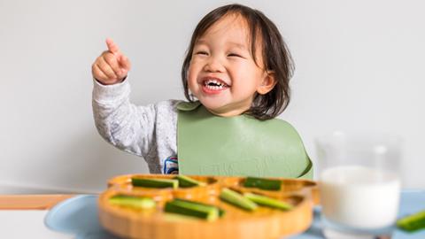 Si Manja Tak Nak Minum Susu? Ini 5 Tip Terbaik Untuk Pujuk Anak!