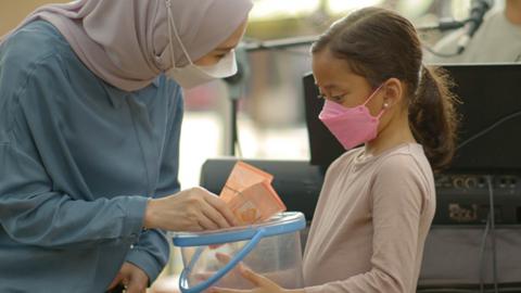 7 Tip Pupuk Anak Jadi Pemurah Pada Bulan Ramadan